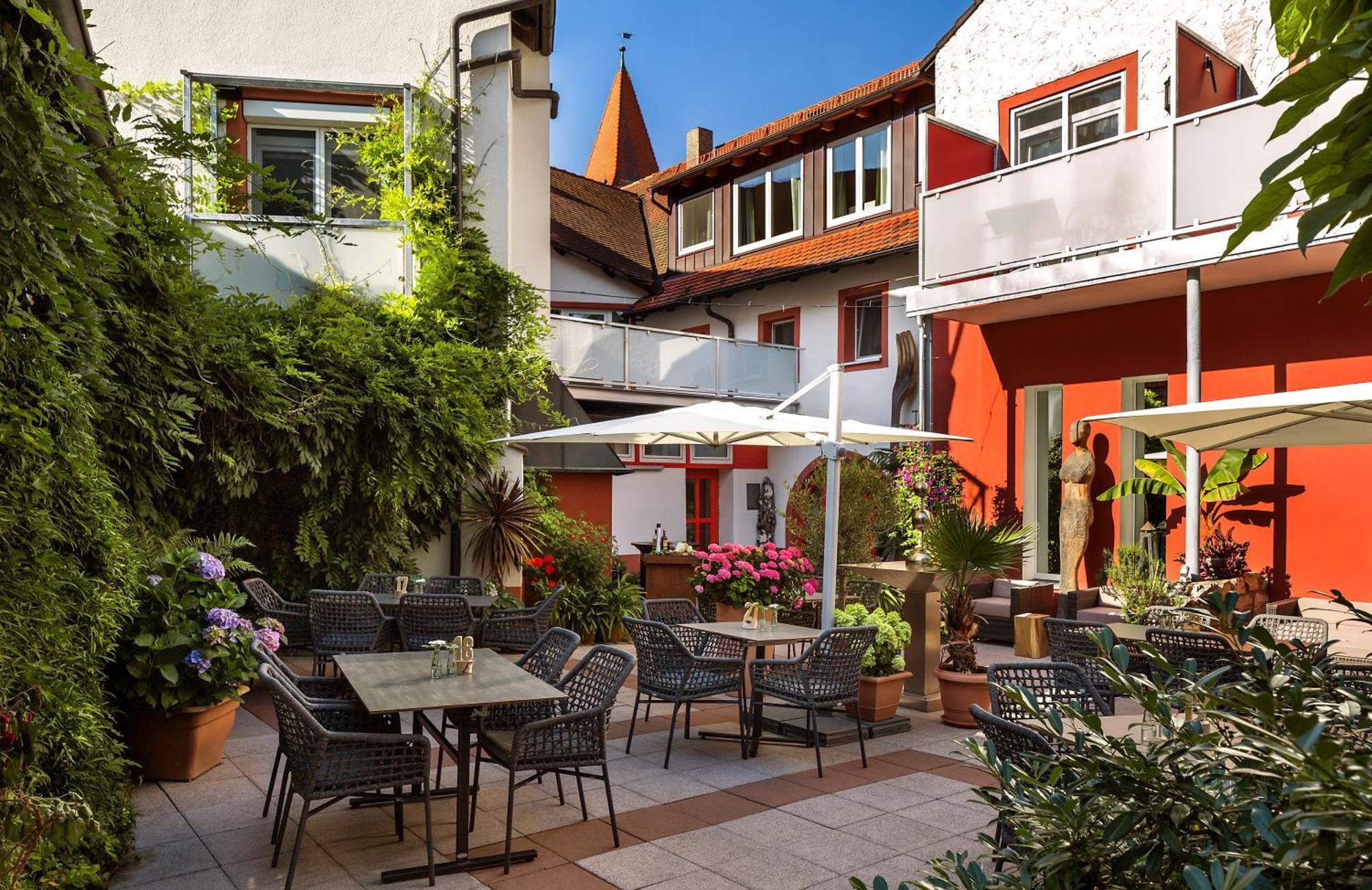 Wirtshaus & Hotel Goldener Greif Edelsfeld Eksteriør bilde